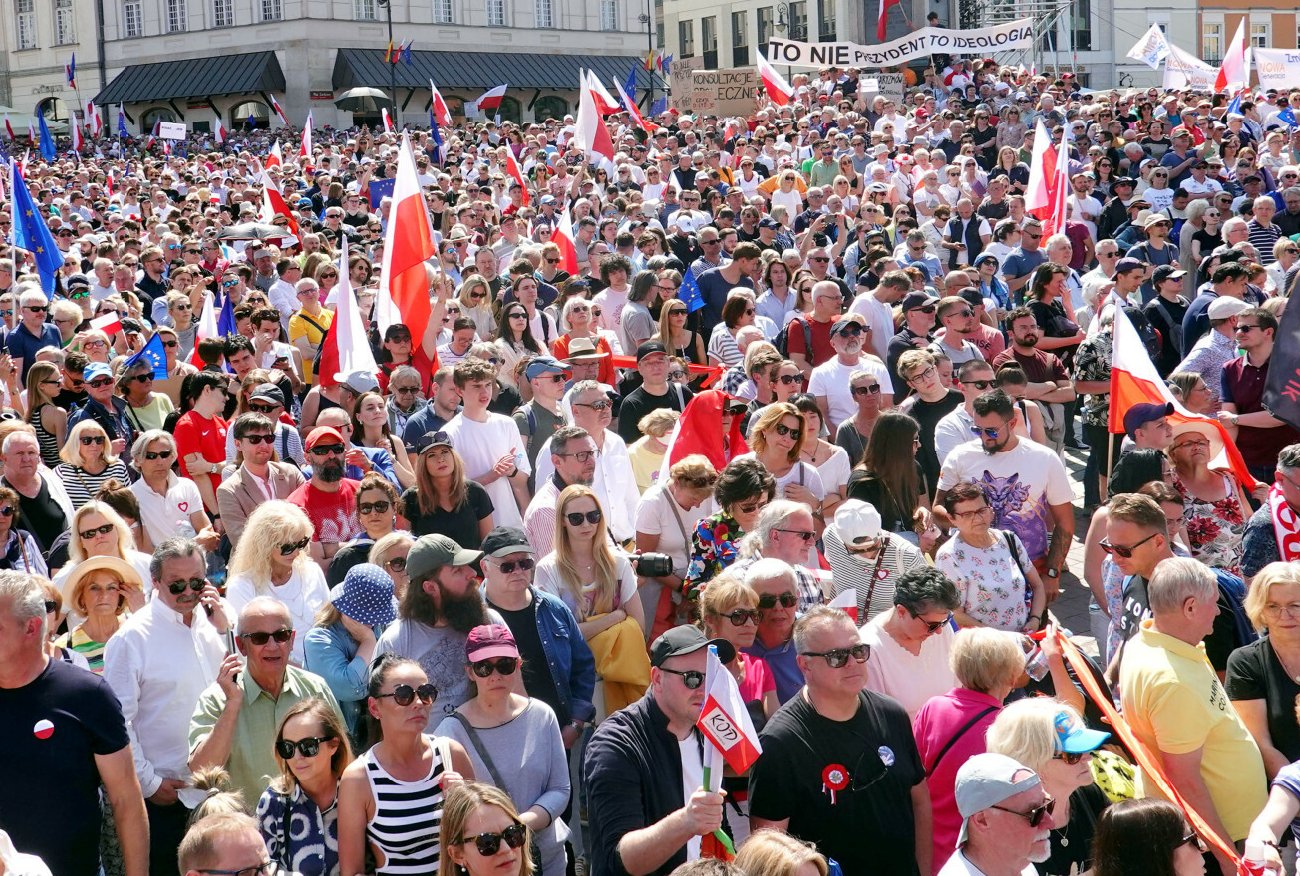Frekwencja na marszu Donalda Tuska. Tłumaczymy, jak policzyć ludzi.