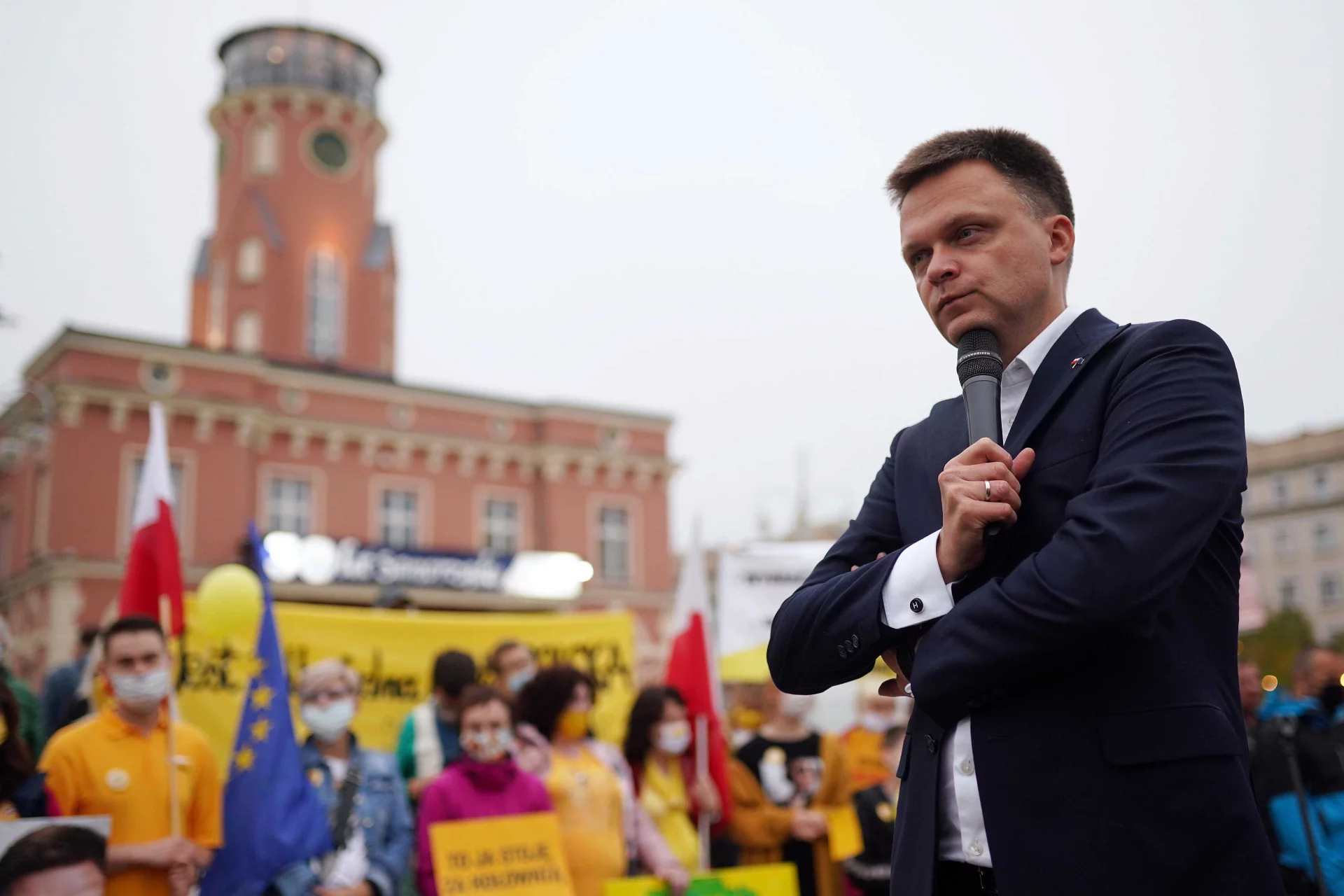Partia Szymona Hołowni mogłaby liczyć na 19 proc. poparcia. Takie wnioski płyną z sondażu Social Changes dla wPolityce.pl. Partia Szymona Hołowni mogłaby liczyć na trzecie miejsce na polskiej scenie politycznej - wynika z badania Social Changes dla wPolityce.pl.