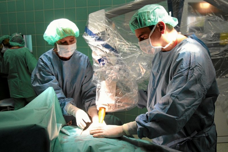 "Wyobraża pan sobie sytuację, gdy ledwie słaniający się na nogach chirurg musi przeprowadzić operację?".