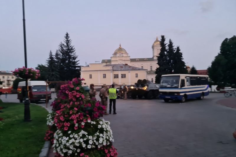 Zakładnicy przetrzymywani przez uzbrojonego mężczyznę w autobusie w Łucku na zachodzie Ukrainy, zostali uwolnieni.