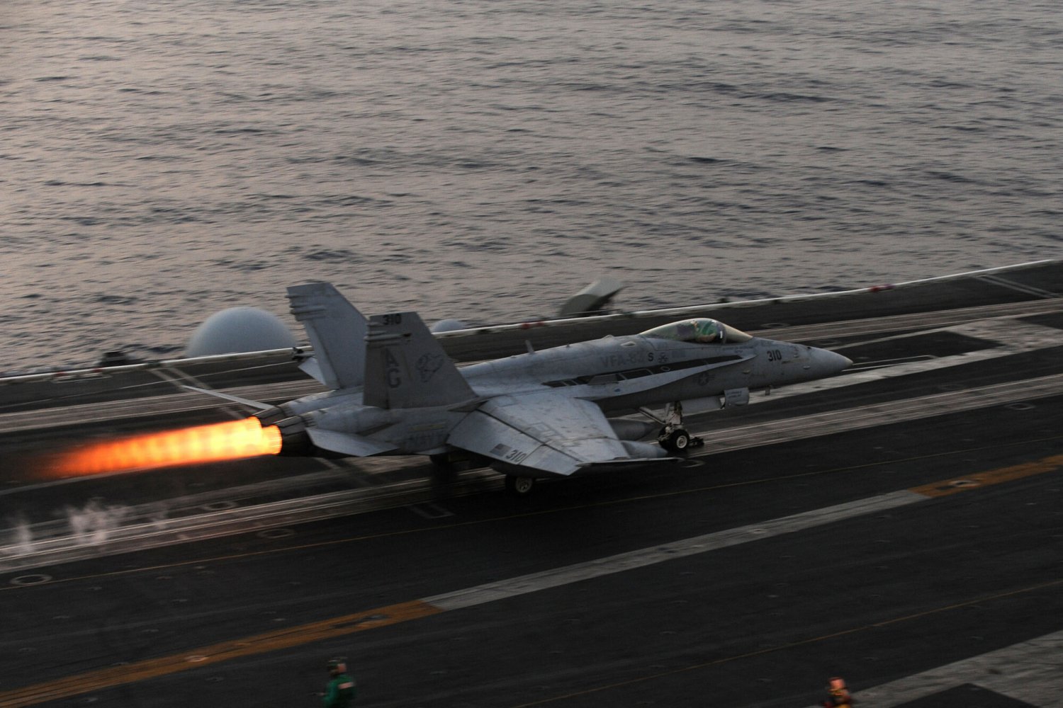 Izrael, USA i inni sojusznicy rozpoczynają akcję obrony przed atakiem Iranu.