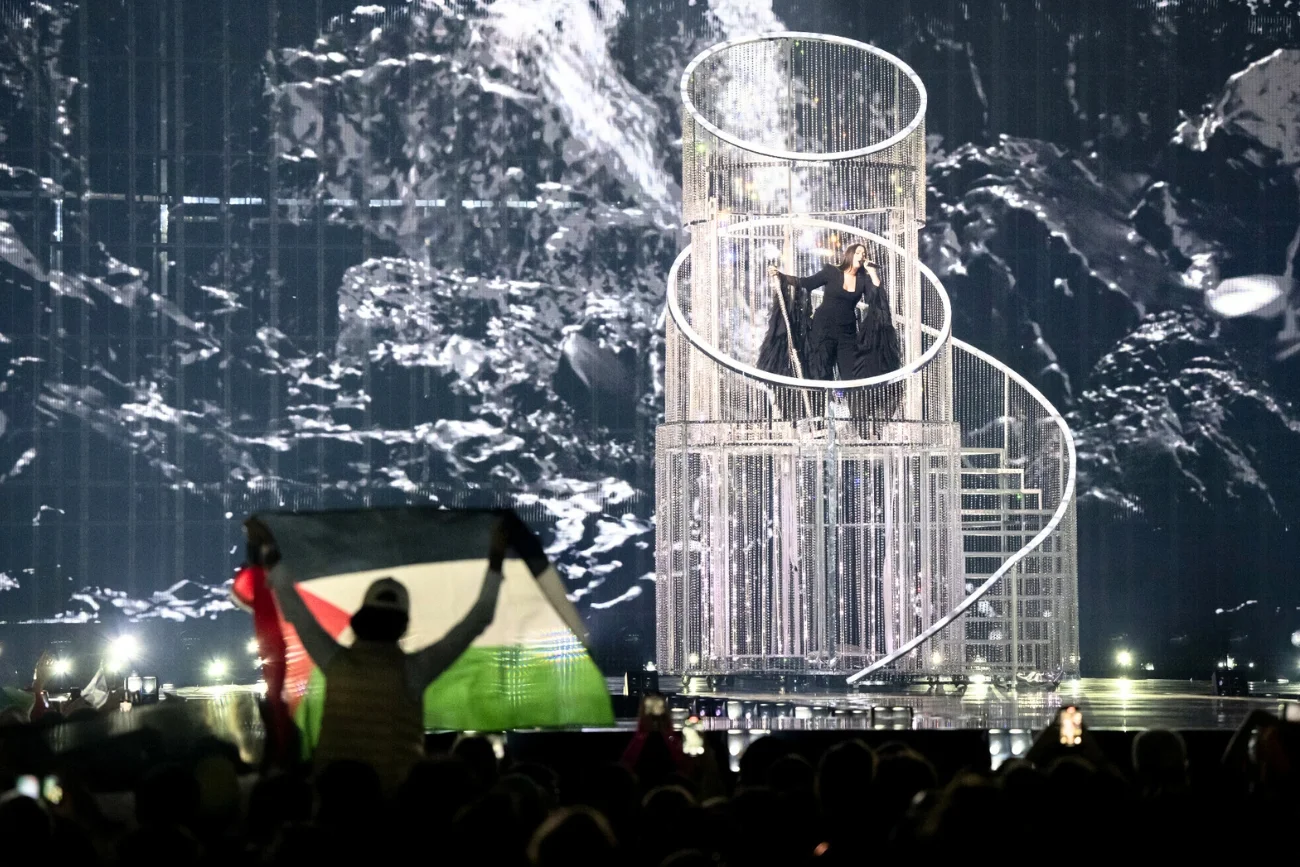 Tak publiczność zareagowała na występ Izraela na Eurowizji. Na buczeniu się nie skończyło Eurowizja 2025. Na nagraniach słychać buczenie podczas występu Izraela