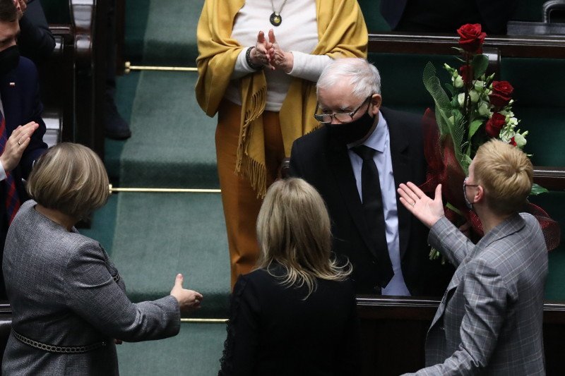 Sondaż dla "Super Expressu": PiS ma ponad 40 proc. poparcia.