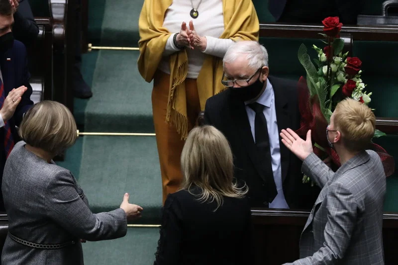 Sondaż dla "Super Expressu": PiS ma ponad 40 proc. poparcia.