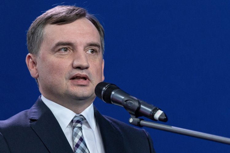 Porozumienie z UE. Sondaż ws. pozycji Ziobry.