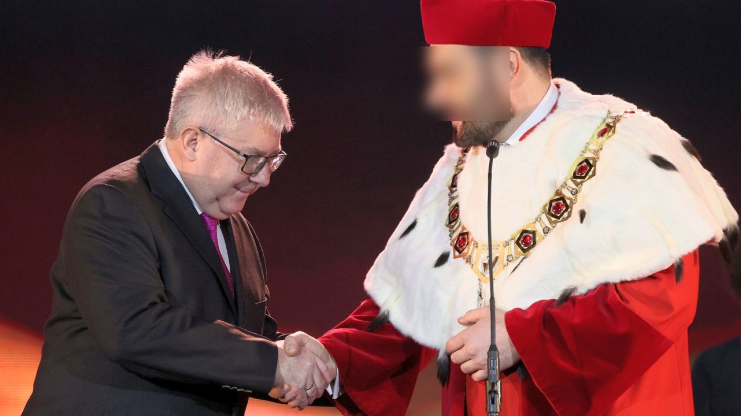 Ryszard Czarnecki wielokrotnie pokazywał się z aresztowanym Pawłem C., rektorem Collegium Humanum