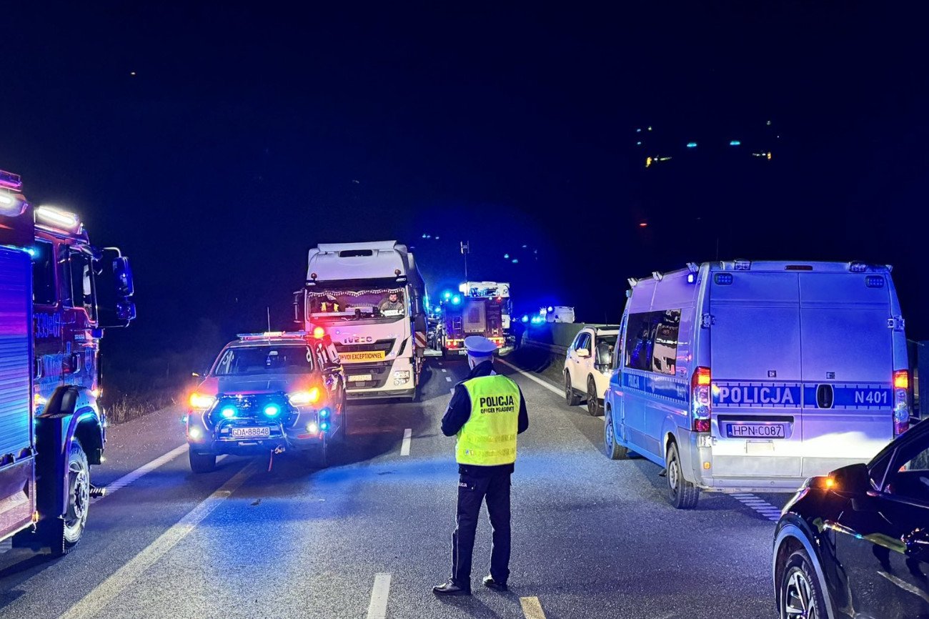 Szczegóły pogrzebów kolejnych ofiar karambolu na S7. Jest apel rodzin chłopców karambol na S7