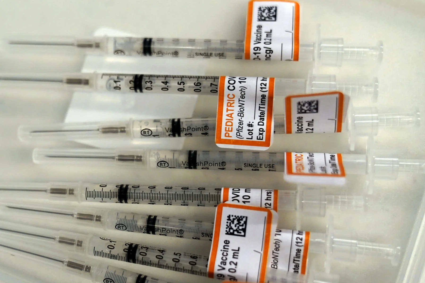 Pfizer i BioTech testują szczepionkę przeciw Omikronowi.