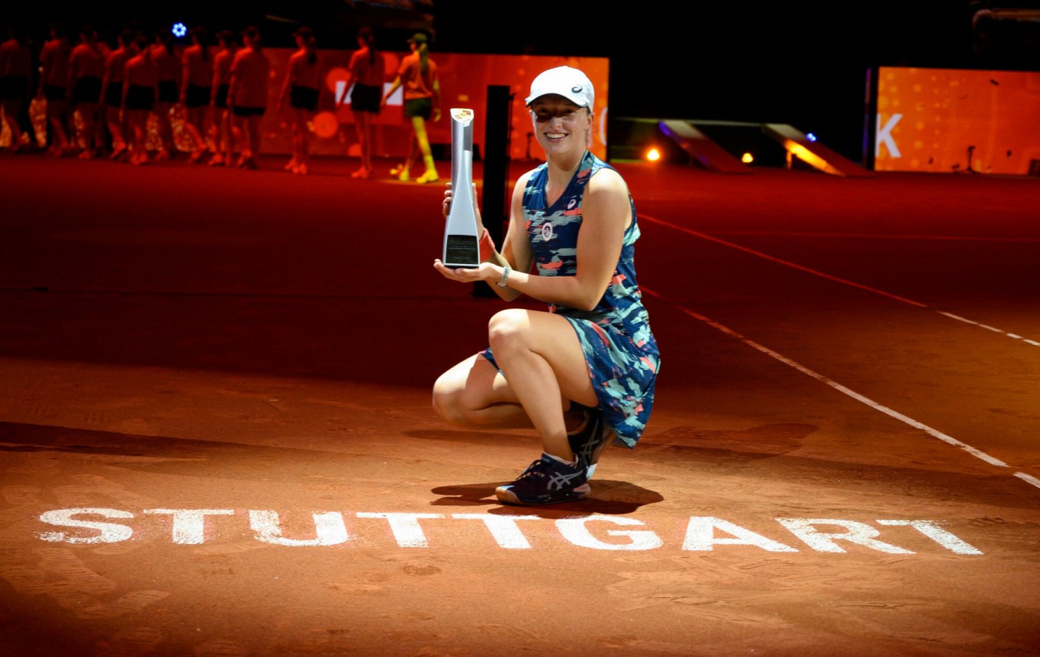 Iga Świątek wygrała zmagania w Stuttgarcie i w nagrodę dostała luksusowe Porsche Taycan.
