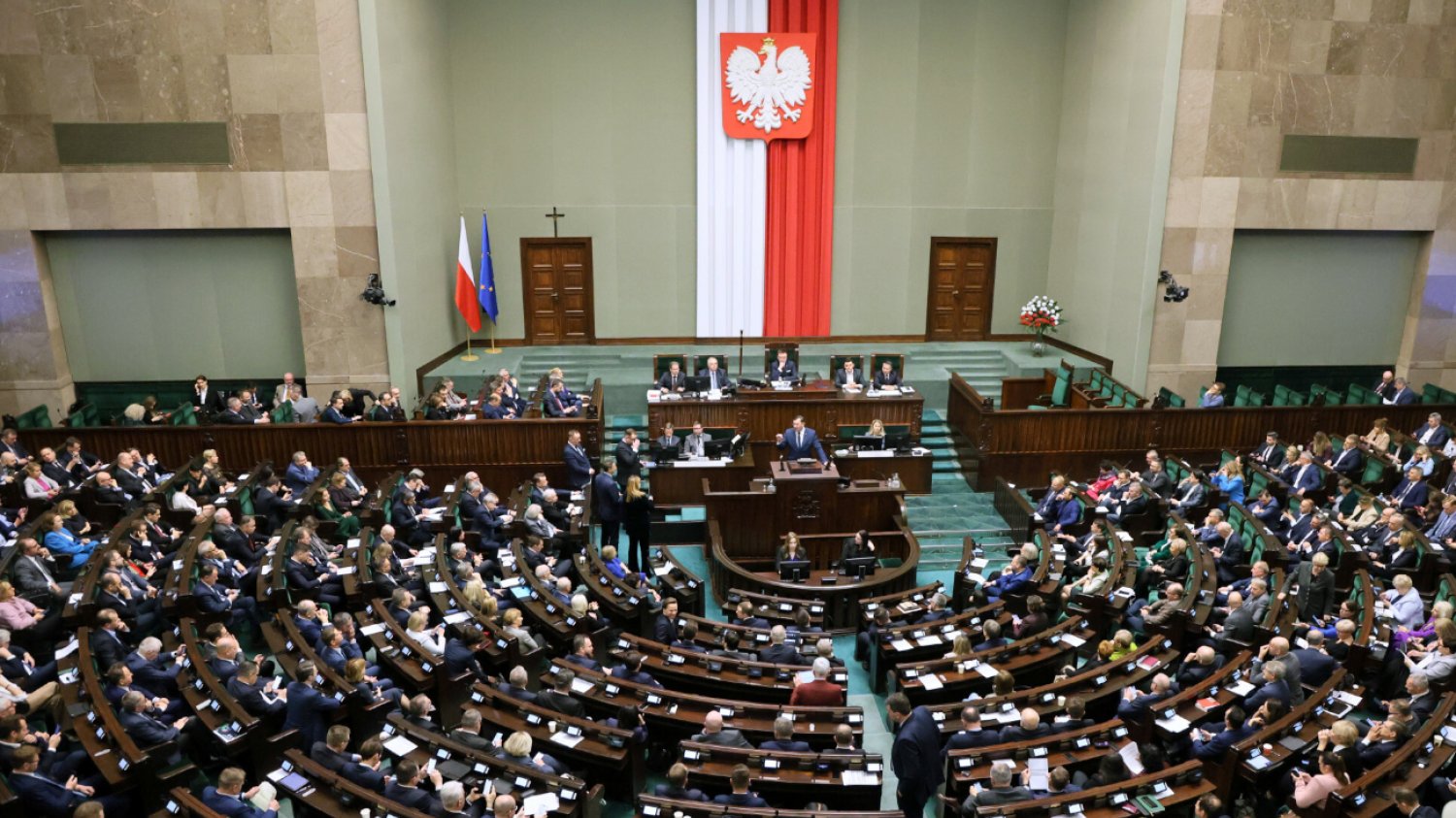 Dziennikarze obnażyli kulawy system interpelacji poselskich. Wykorzystali psy znanej rasy.