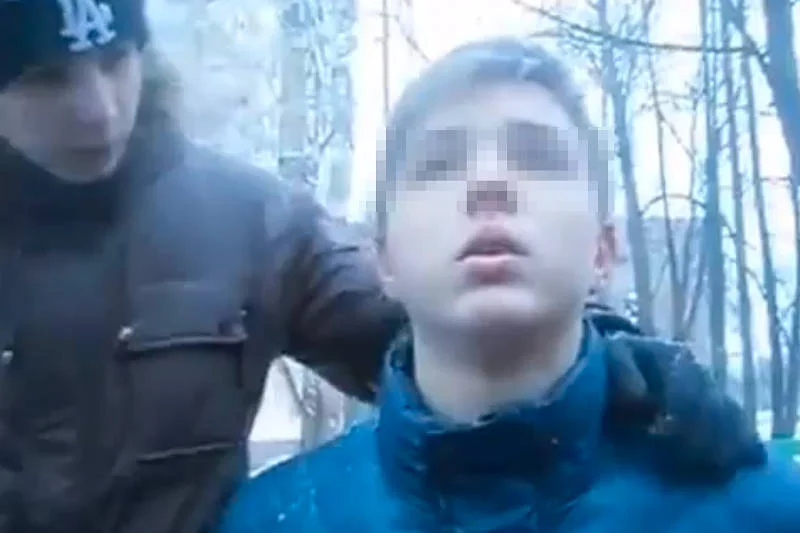 "Huffington Post" opisuje brutalną kampanię rosyjskich neonazistów wymierzoną w osoby homoseksualne.