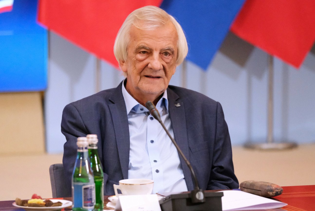 Ryszard Terlecki trafił do szpitala. Polityk PiS mógł liczyć na specjalne traktowanie.