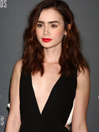 http://shutr.bz/1rd8ZdL
"Królewna Śnieżka", aktorka Lily Collins
