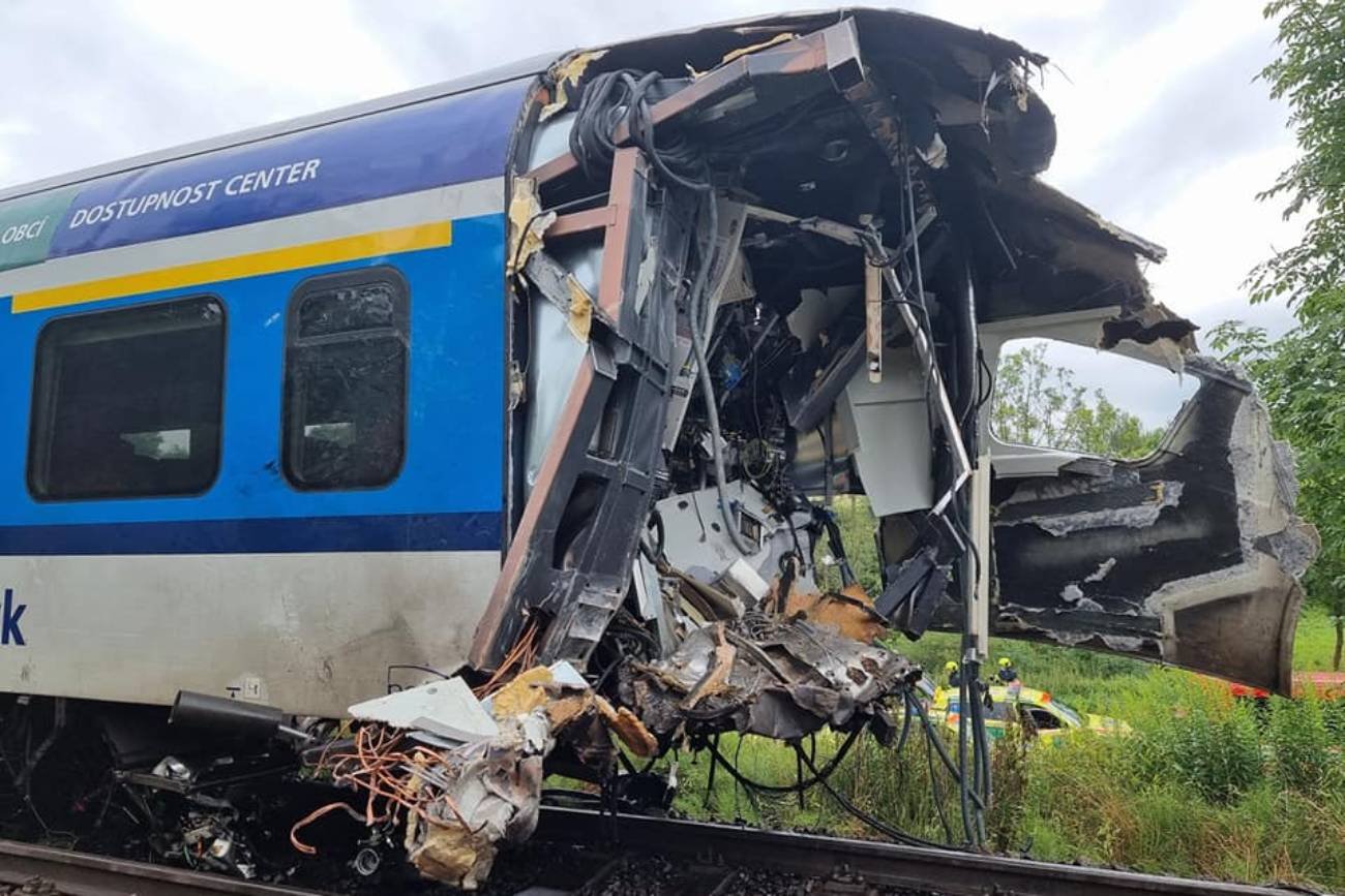 Do tragicznego zderzenia dwóch pociągów pasażerskich doszło w środę rano w województwie pilzneńskim na zachodzie Czech.