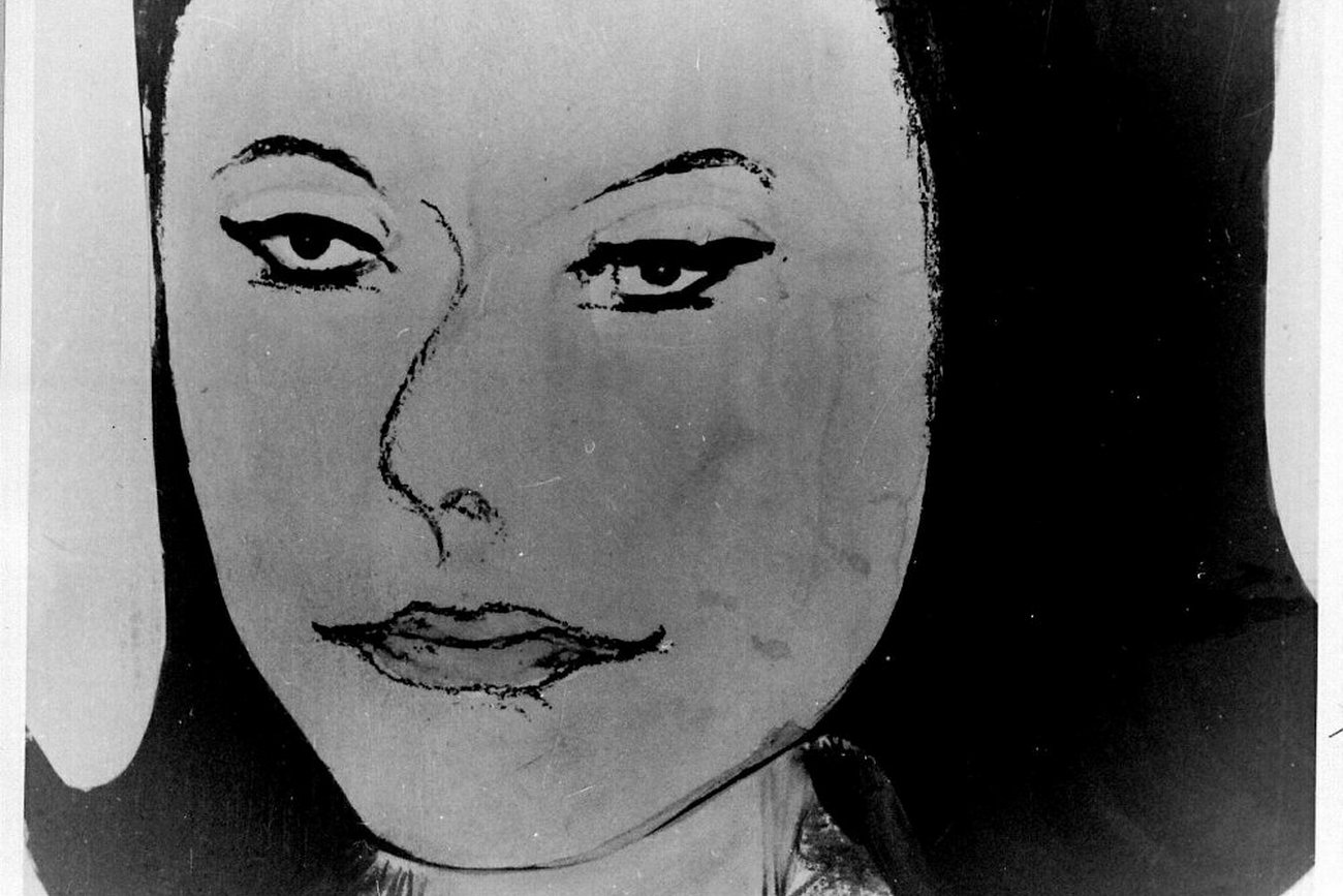 Szkic przedstawiający kobietę z Isdal. Do kogo należały spalone zwłoki spod góry w Bergen?