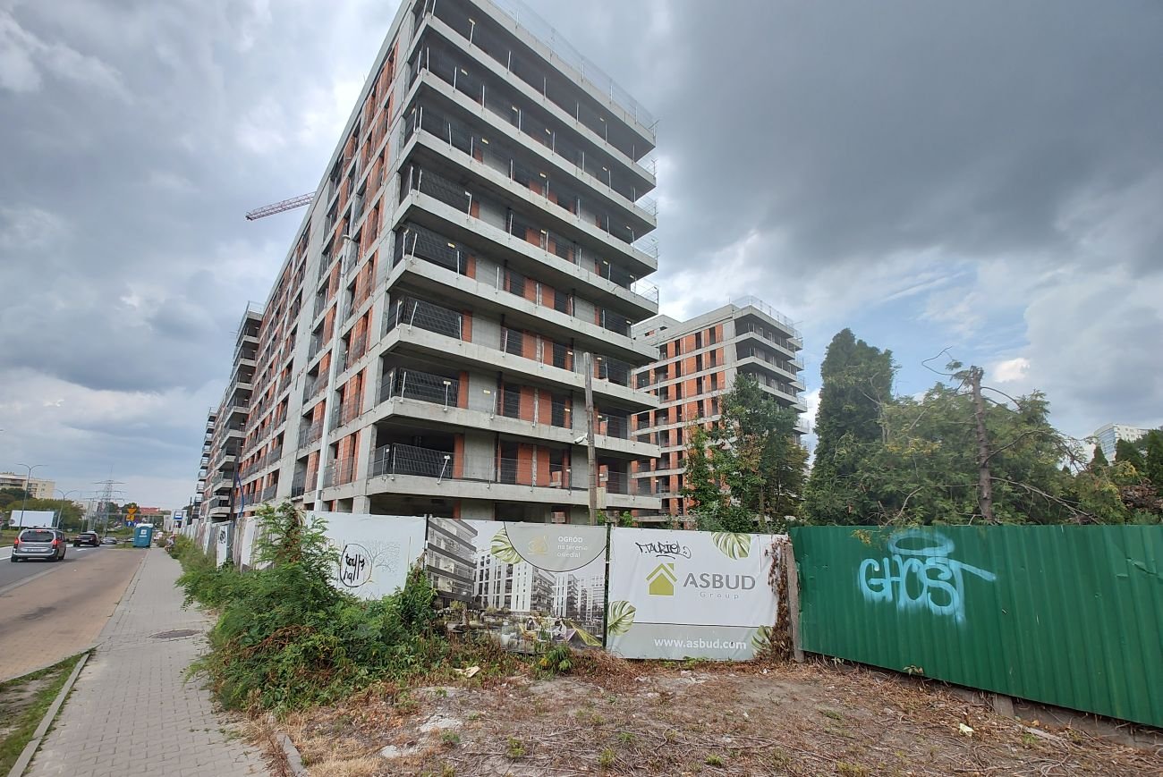 W środku Warszawy stoi opuszczona budowa sporego osiedla