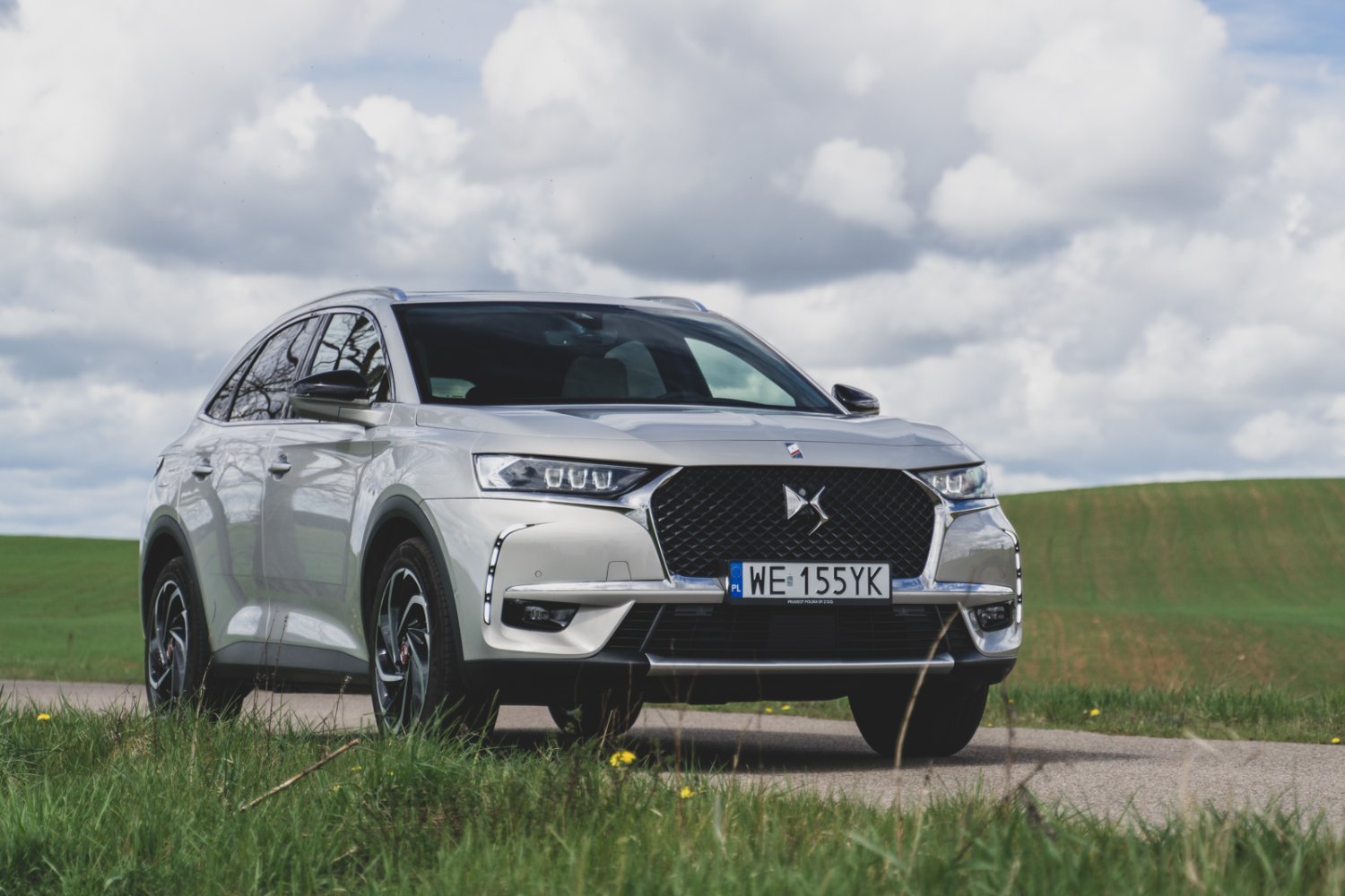 DS7 to piękne auto. Po prostu.