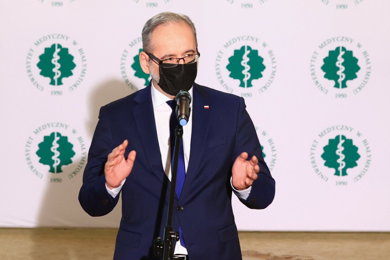 Badanie naukowców z UM w Białymstoku wykazało, że oprócz zaawansowanego wieku, płci męskiej i otyłości, czynnikiem zwiększającym ryzyko ciężkiego przebiegu COVID-19 jest nasz profil genetyczny