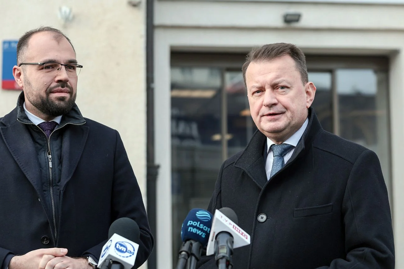 Szef klubu parlamentarnego PiS Mariusz Błaszczak na konferencji prasowej.