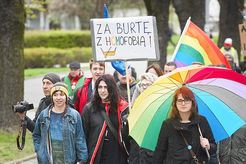 Szef PO Grzegorz Schetyna zapowiada powrót do pomysłu legalizacji związków partnerskich po zwycięstwie nad PiS.