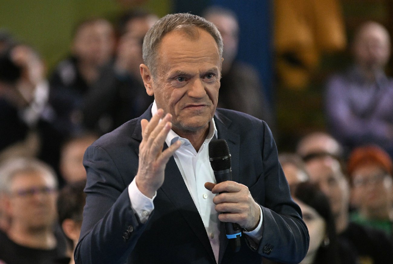 Sondaż. Cios dla Donalda Tuska. Polacy nieufni ws. programów socjalnych.