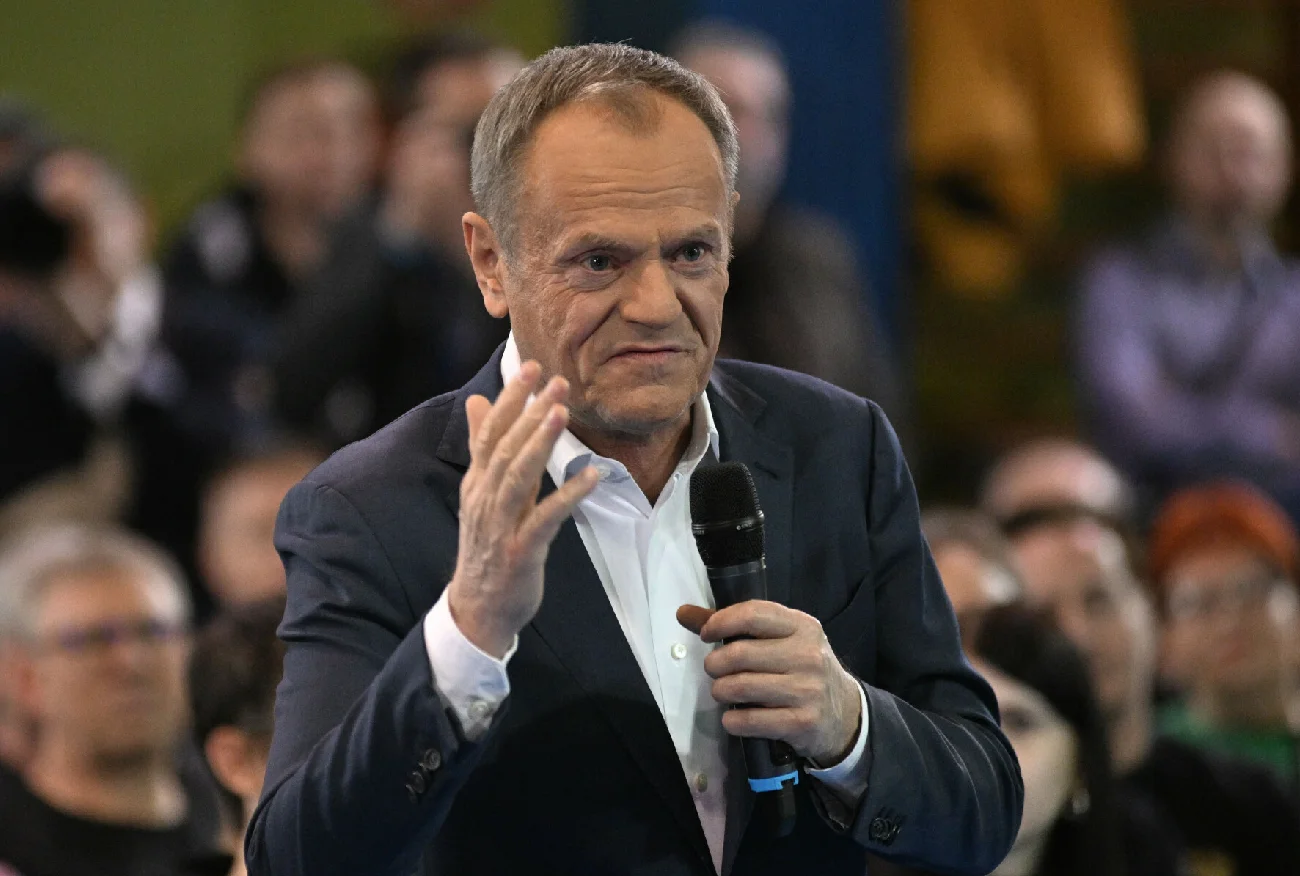Sondaż. Cios dla Donalda Tuska. Polacy nieufni ws. programów socjalnych.