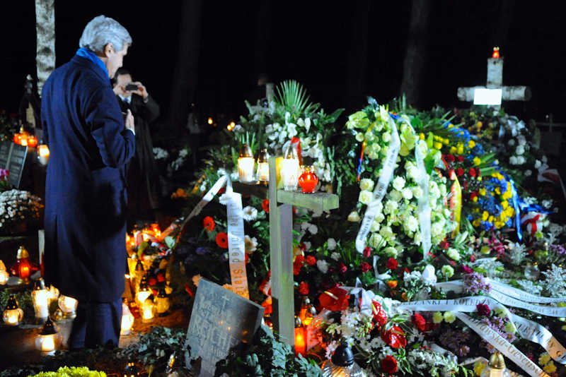 Sekretarz Stanu USA John Kerry złożył wieniec na grobie Tadeusza Mazowieckiego.