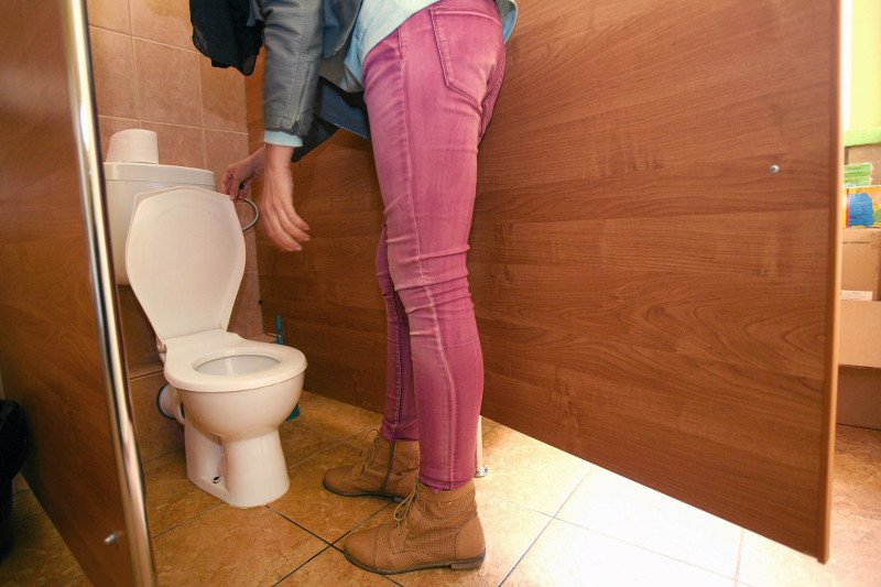 Chorzy na nieswoiste zapalenia jelit muszą nawet 20 razy dziennie korzystać z toalety z powodu biegunki.