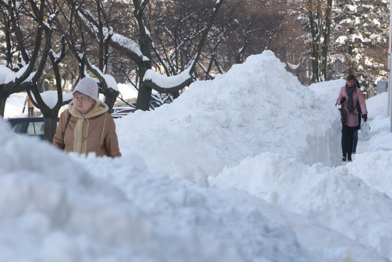 Zima zaatakowała Polskę. Rządowe Centrum Bezpieczeństwa ostrzega przez mrozami, tylko wczoraj z wychłodzenia zmarły 4 osoby. (zdjęcie poglądowe).
