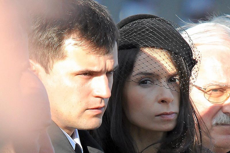 Marta Kaczyńska i Marcin Dubieniecki w czasie uroczystości żałobnych po katastrofie smoleńskiej, w której zginęli prezydent Lech Kaczyński i Pierwsza Dama Maria Kaczyńska
