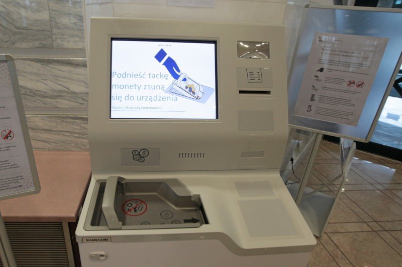 NBP uruchomiło automaty do wymiany monet na banknoty w okręgowych oddziałach.