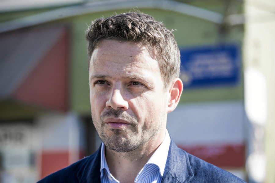 Rafał Trzaskowski ma dużą przewagę nad Patrykiem Jakim, choć nie tak dużą, jak w poprzednim badaniu.