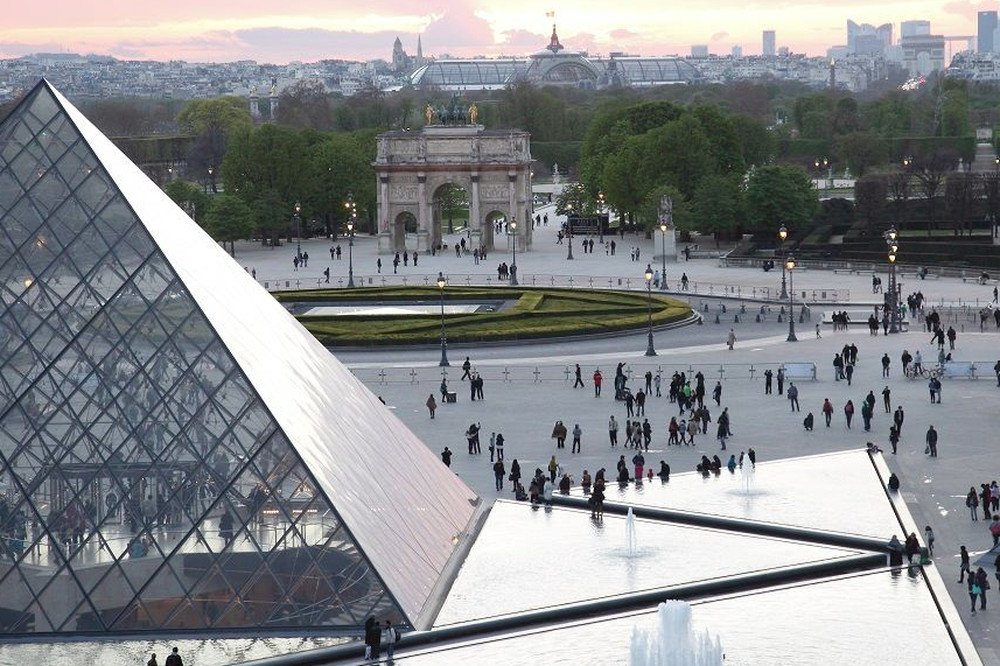 Egipcjanin, który planował zamach terrorystyczny w Louvrze miał wspólnika w Polsce?