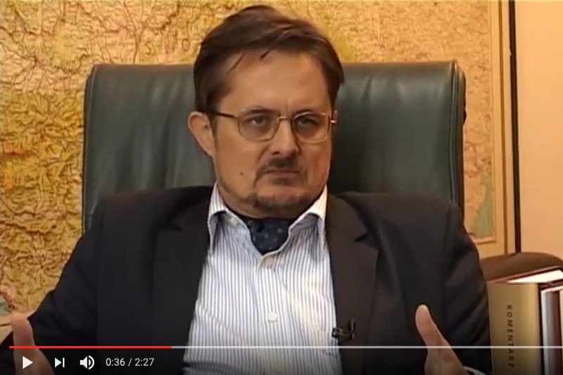 Jakub Borawski, wicedyrektor Biura Analiz Sejmowych, stracił pracę na miesiąc przed wejściem w przedemerytalny okres ochronny. Powód? Nieoficjalnie mówi się, że PiS ukarał go za negatywne opinie prawne ws. ustawy o aptekach dla aptekarzy i wycinki drzew.