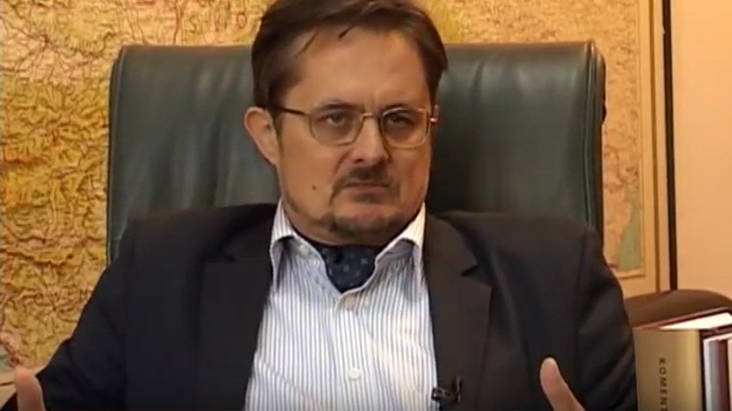 Jakub Borawski, wicedyrektor Biura Analiz Sejmowych, stracił pracę na miesiąc przed wejściem w przedemerytalny okres ochronny. Powód? Nieoficjalnie mówi się, że PiS ukarał go za negatywne opinie prawne ws. ustawy o aptekach dla aptekarzy i wycinki drzew.