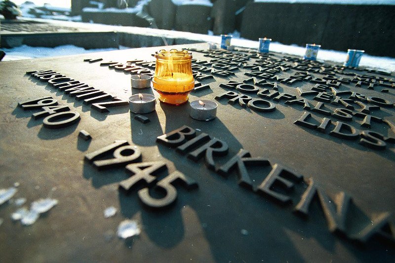 Policja zatrzymała 19-letniego obywatela Izraela, którzy zbezcześcił pomnik ofiar KL Auschwitz.