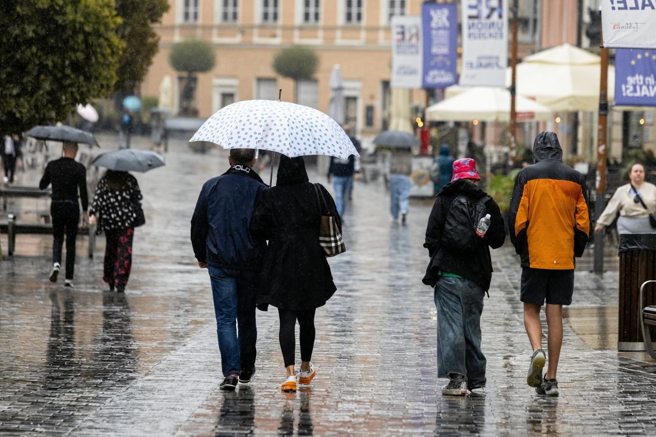 Tego dnia lepiej nie rozstawać się z parasolem. Oto, co szykuje nam pogoda