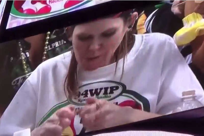 Wing Bowl to amerykańskie święto rozpusty.