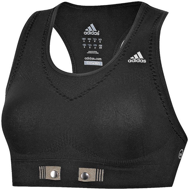 Dobrze dobrany biustonosz treningowy podnosi komfort ćwiczeń - może więc wpłynąć także na efekt treningu