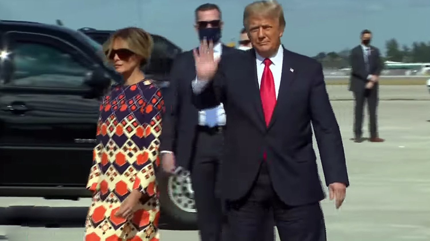 Melania Trump uciekła na nagraniu od Donalda Trumpa.