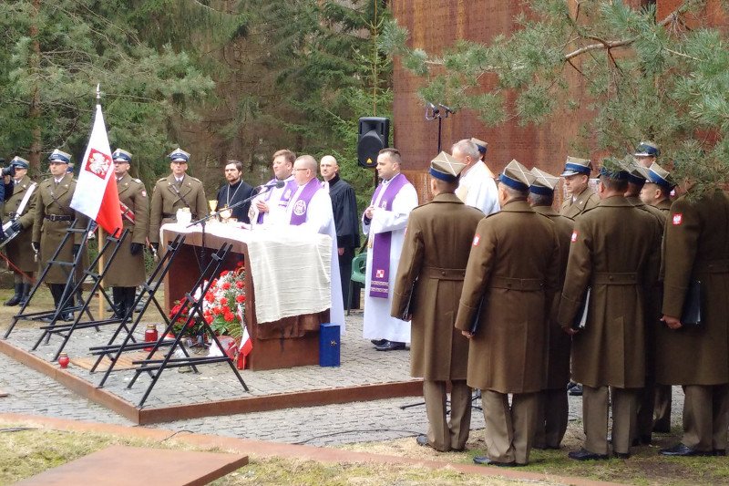 Zdjęcie z obchodów w Katyniu i Smoleńsku, na których zabrakło przedstawicieli PiS.