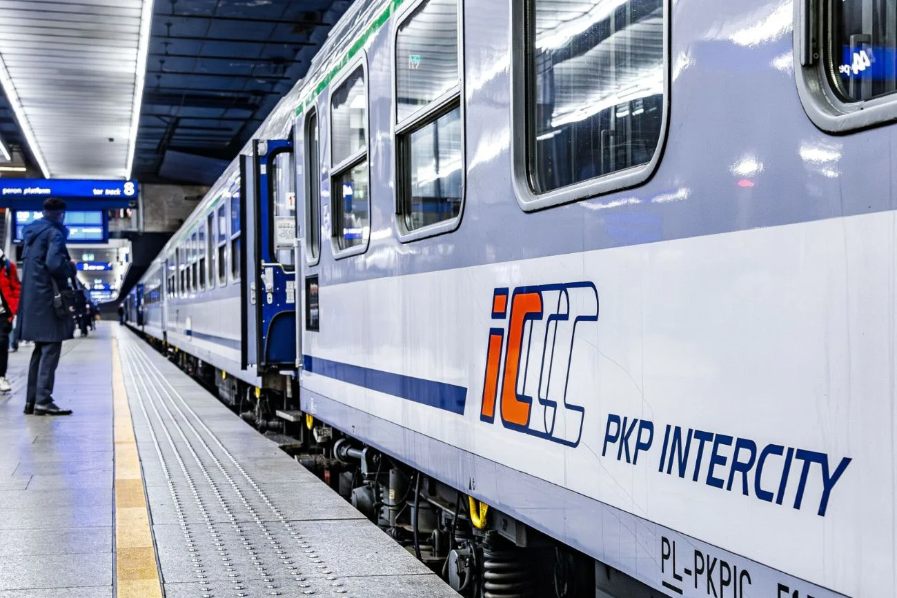 PKP Intercity ma prezent na Wielkanoc. Więcej połączeń dla Polaków.