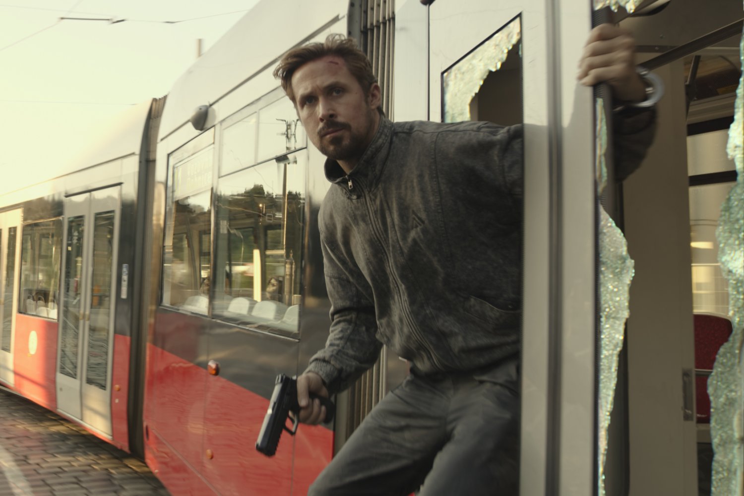 gray man film netflix recenzja ryan gosling chris evans