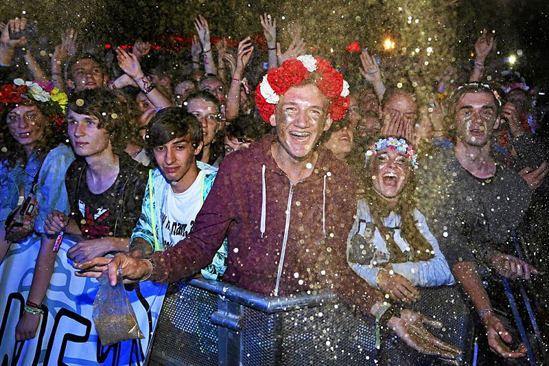 Fani podczas koncertu Florence and The Machine na Coke Live Music Festival w Krakowie.