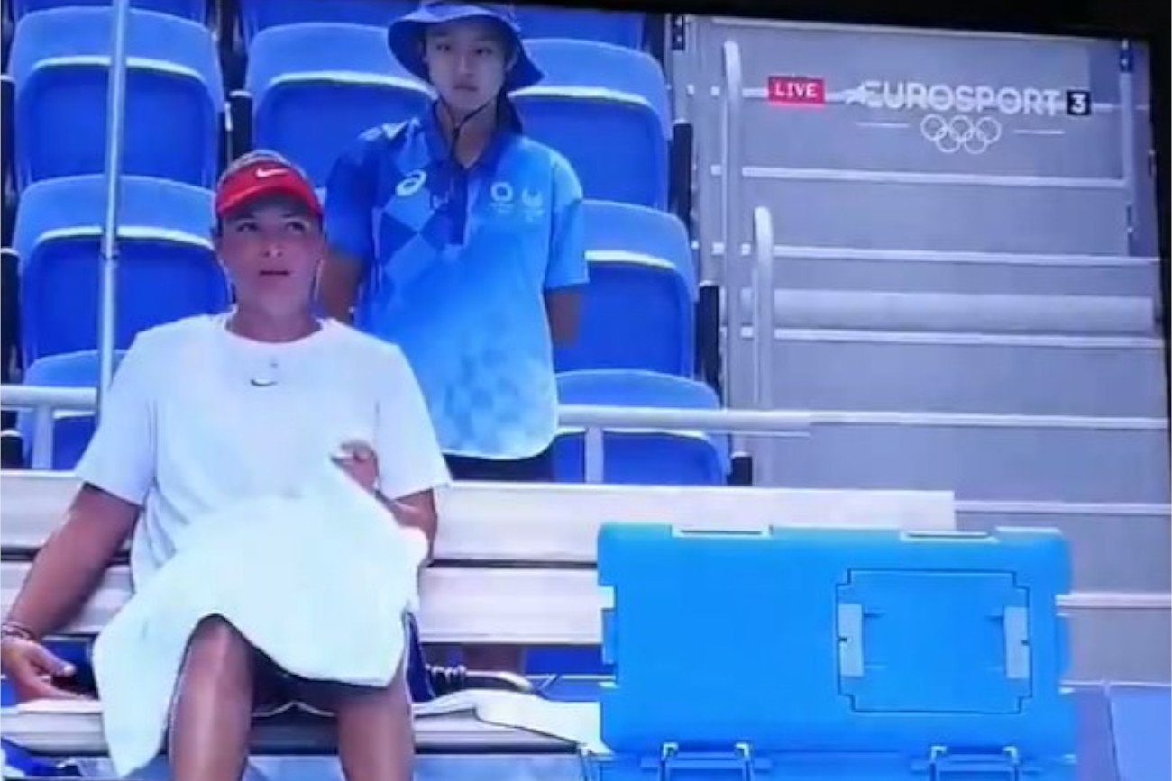 Widzowie "Eurosportu" nagrali wpadkę komentatora stacji podczas meczu tenisa w Tokio.