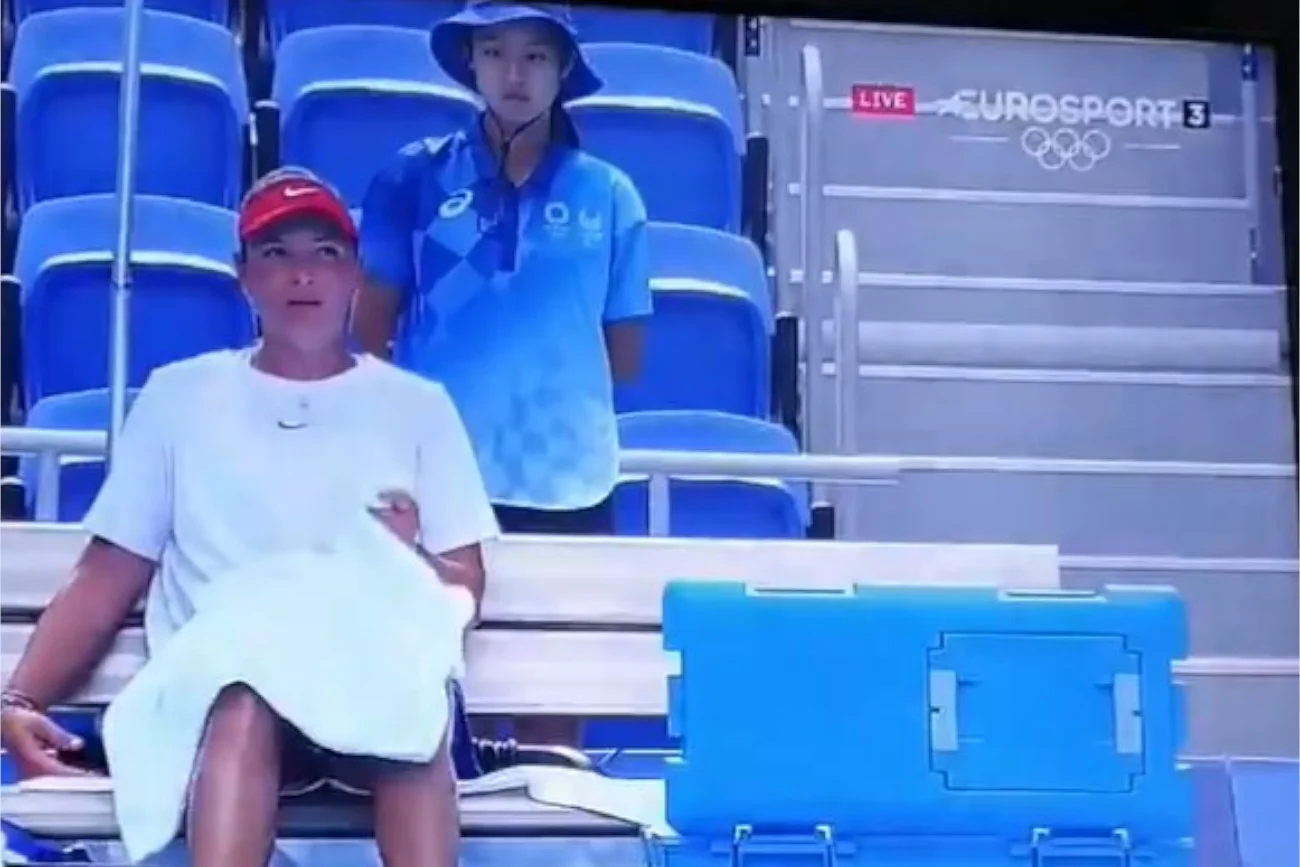 Widzowie "Eurosportu" nagrali wpadkę komentatora stacji podczas meczu tenisa w Tokio.