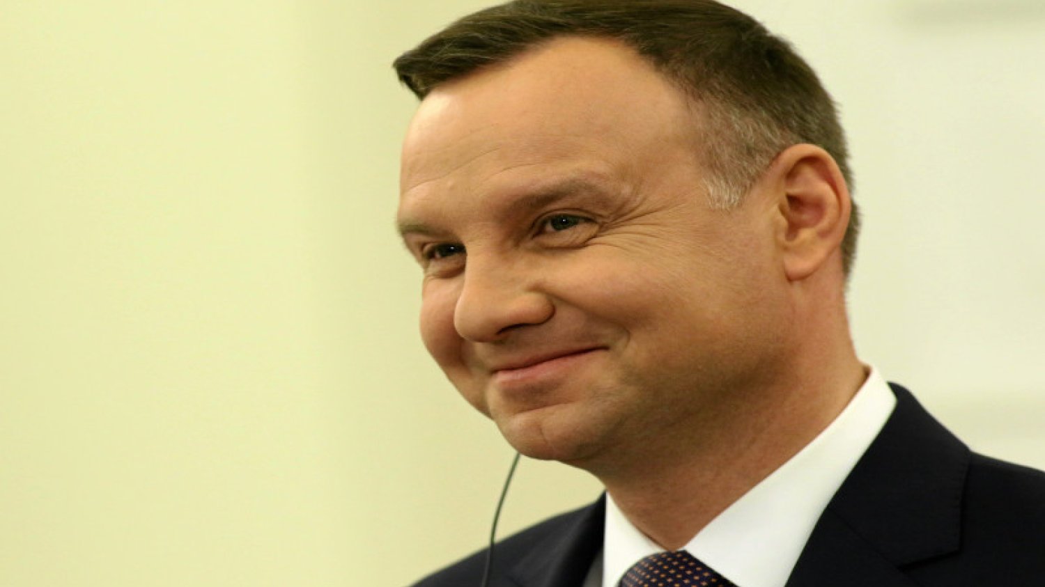 Andrzej Duda nie porzuca kijków nawet w letnią pogodę.