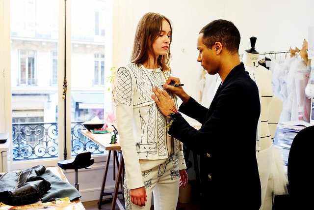 Olivier Rousteing, projektant marki Balmain, przyznaje, że uwielbia, gdy Zara go kopiuje.