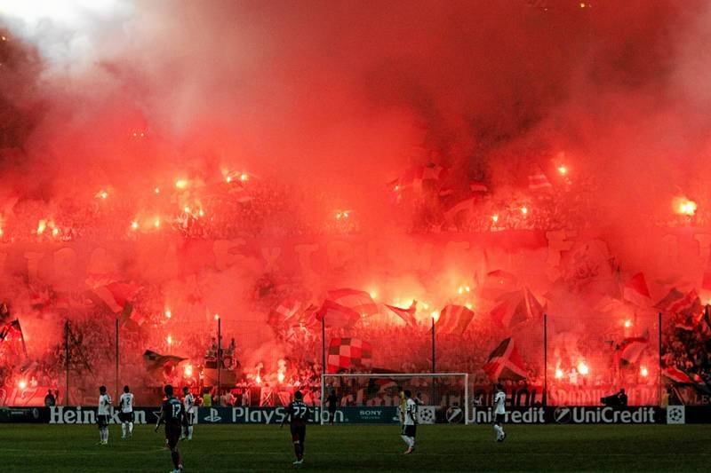 Kibice Legii odpalili race m.in. na niedawnym meczu Legii z rumuńską Steauą