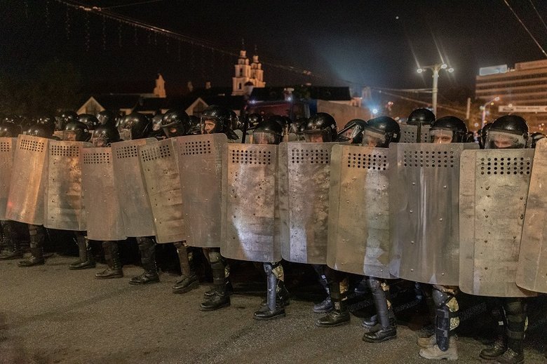 Aleksandr Łukaszenka ogłosił, że Białoruś zamknie granice z Polską i Litwą. Zagroził też widmem wojny w naszym regionie. Aleksandr Łukaszenka ogłosił, że Białoruś zamknie granice z Polską i Litwą. Zagroził też widmem wojny w naszym regionie.